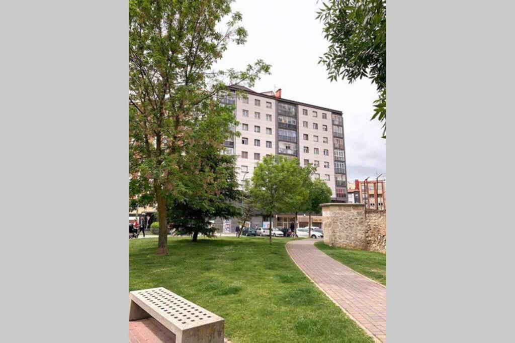 Vive Burgos Vut-09 200 Apartment Ngoại thất bức ảnh